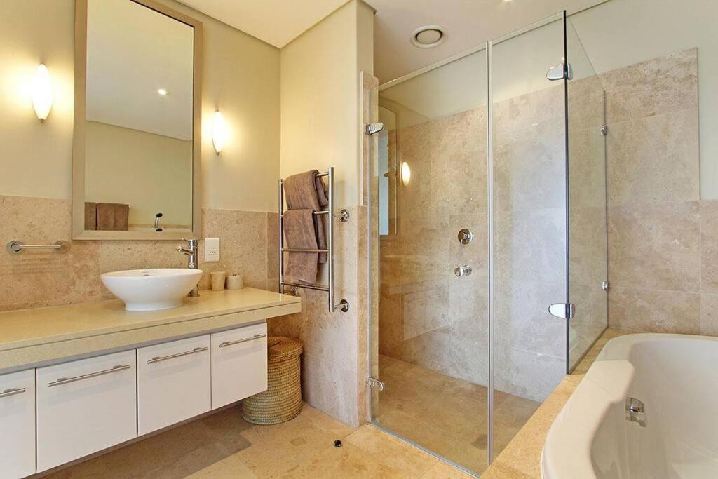 Luxury Villa In V&A Waterfront เคปทาวน์ ภายนอก รูปภาพ